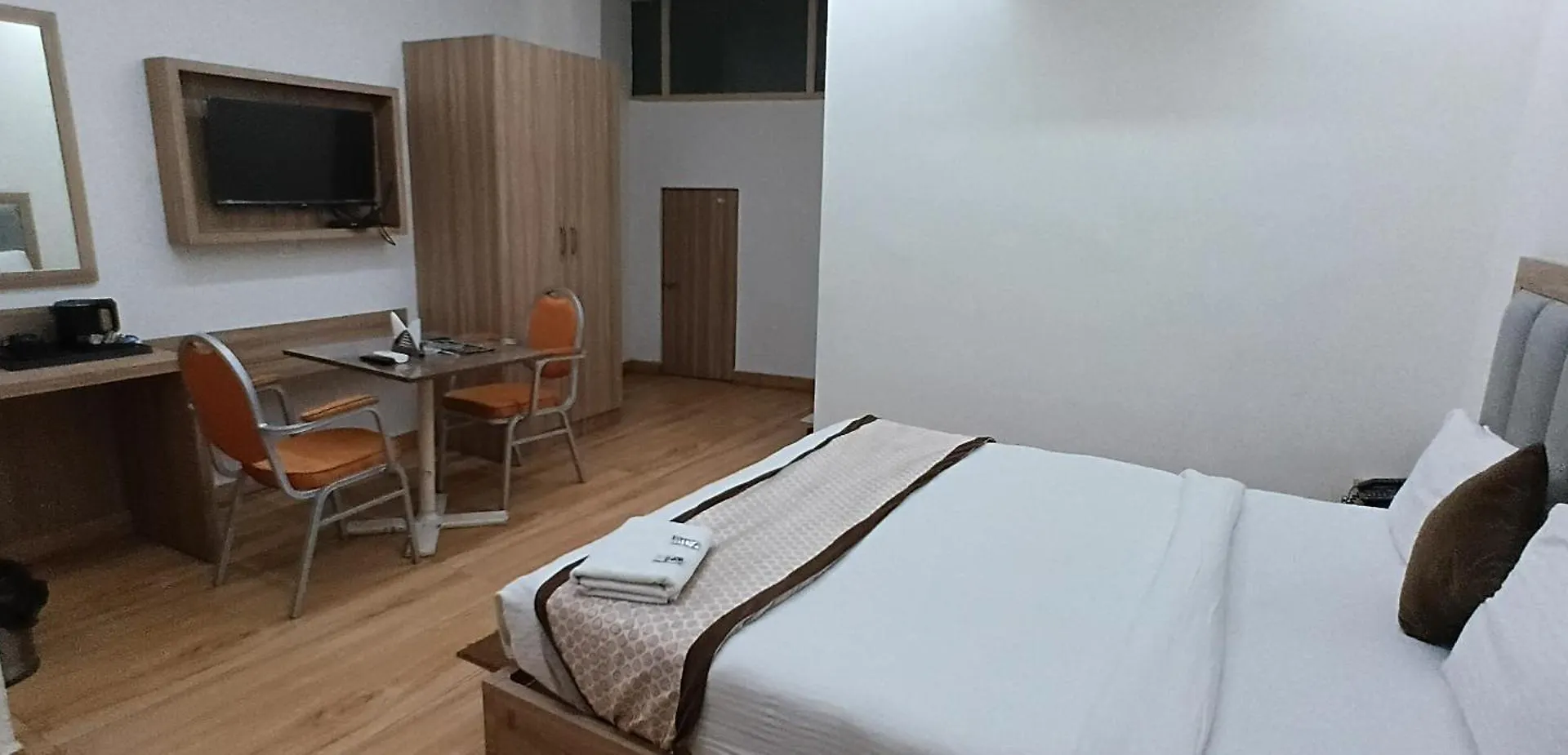 Hotel The Metropolitan Inn Igi Airport New Delhi 4*,